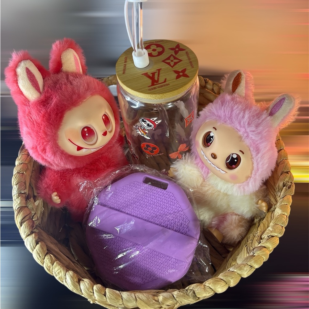 Pop mart monster , Unique custom made glass cup. Bundle .. missing box
